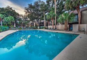 Home with Private Courtyard - Walk to Coligny Beach!